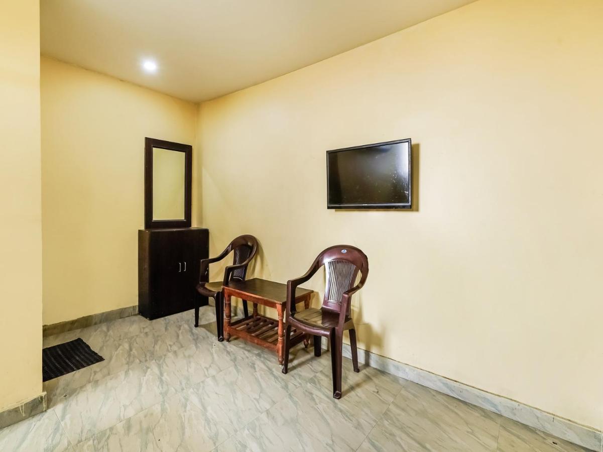 Oyo 84039 Tirumala Grand Rājahmundry Zewnętrze zdjęcie