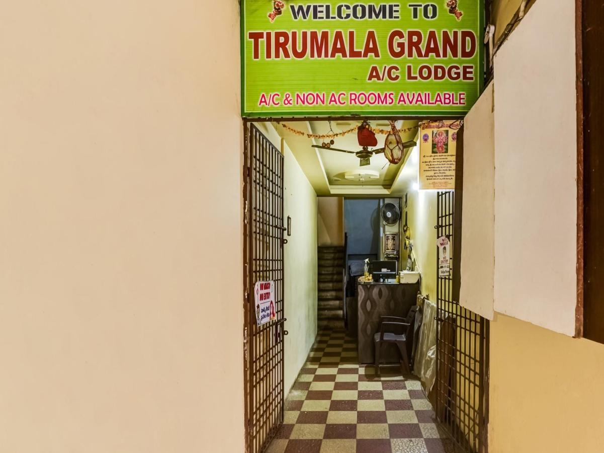 Oyo 84039 Tirumala Grand Rājahmundry Zewnętrze zdjęcie