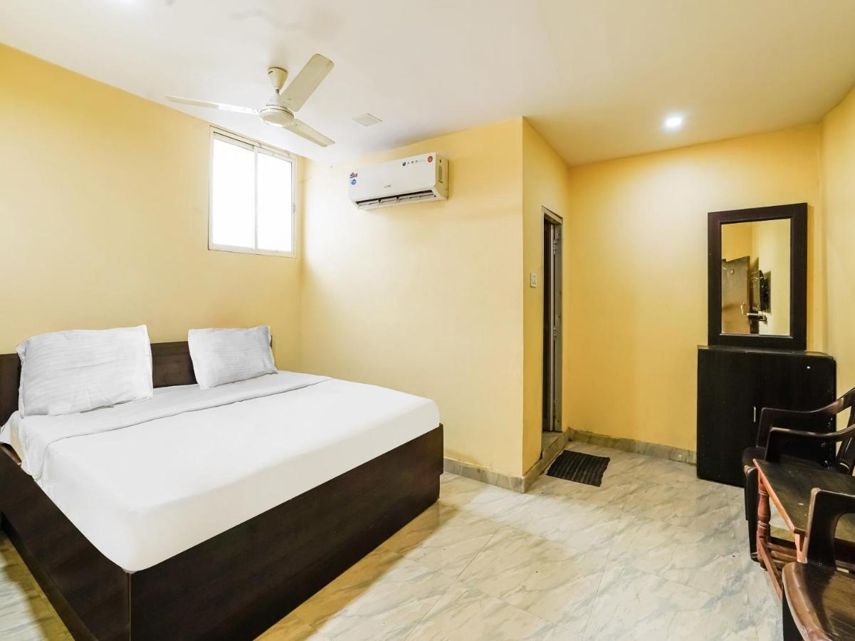 Oyo 84039 Tirumala Grand Rājahmundry Zewnętrze zdjęcie