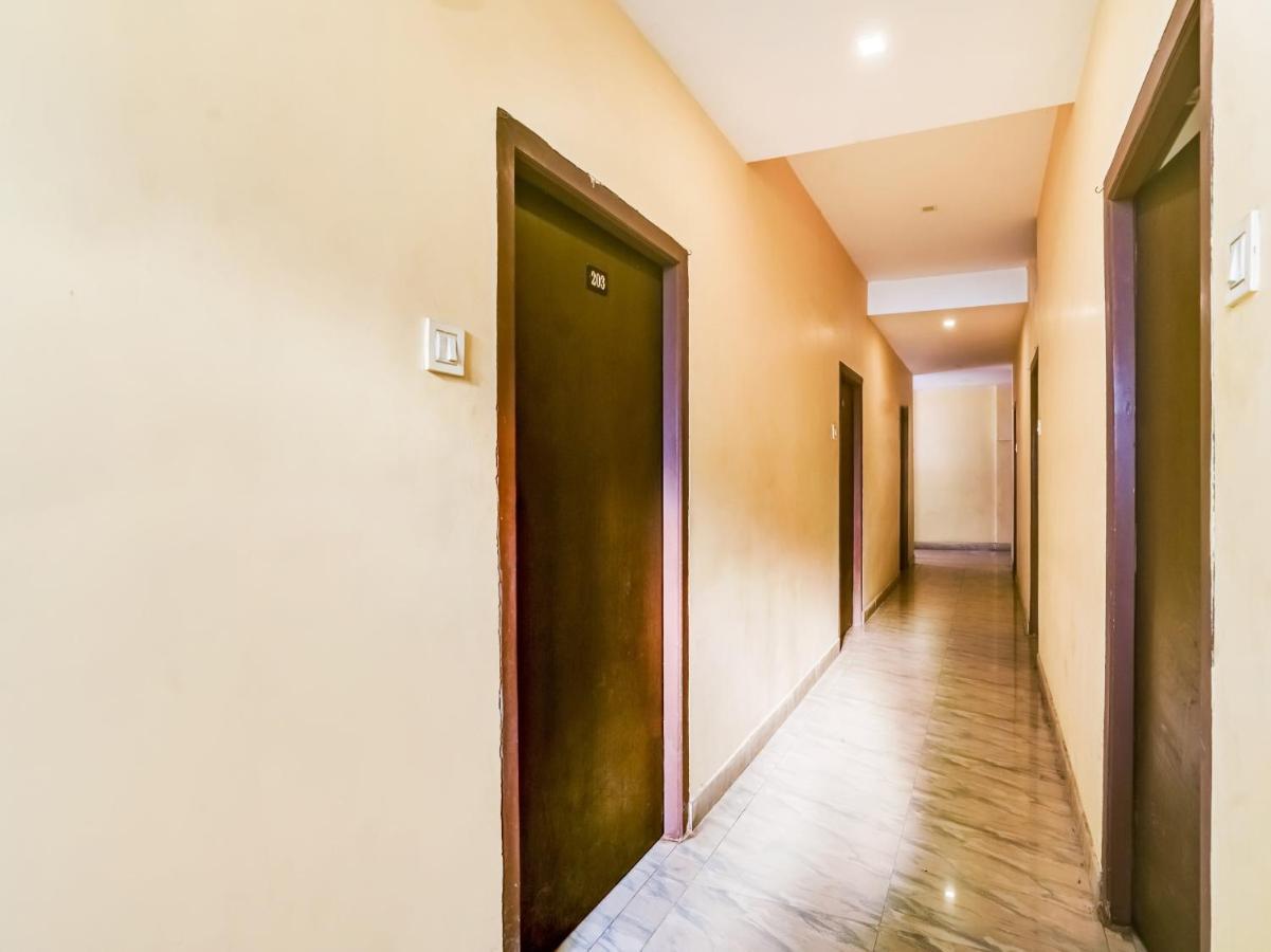 Oyo 84039 Tirumala Grand Rājahmundry Zewnętrze zdjęcie